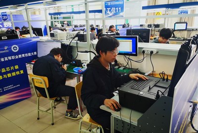 河南省20所高校同臺競技，電子產品芯片級維修與數據恢復大賽圓滿落幕，信息工程學院選手脫穎而出斬獲一等獎